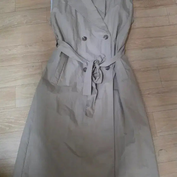 [BUNJANG] Lila Sleeveless Trench Coat Beige / 민소매 트렌치코트[Lila] 베이지 민소매 트렌치코트  55ㅡ77 가능.