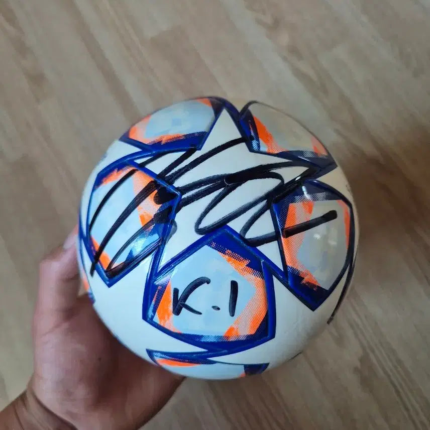[BUNJANG] Lee Kang-in Autographed Soccer Ball / 이강인 친필 싸인볼 팝니다