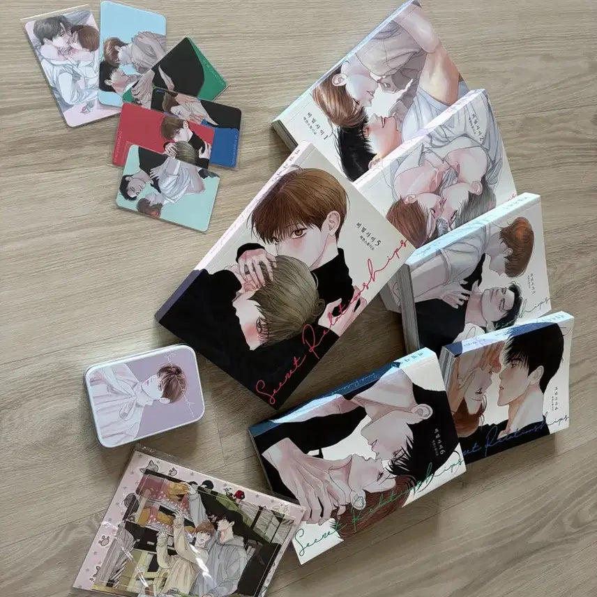 [BUNJANG] Secret Room Manhwa Season 1 & 2 (Vol. 1-6) with Special Extras / 비밀사이 만화책 시즌1,시즌2(1-6) 특전포함