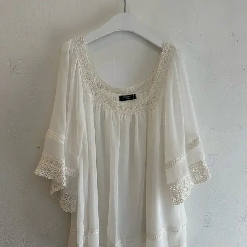 [BUNJANG] White Crochet Blouse / 화이트 크로셰블라우스