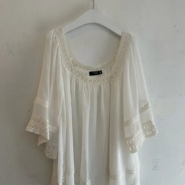 [BUNJANG] White Crochet Blouse / 화이트 크로셰블라우스