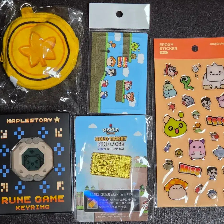 [BUNJANG] Lotte World Maple Keyring, Card Sticker, Badge Set / 롯데월드 메이플 팝업 키링 카드스티커 뱃지 등