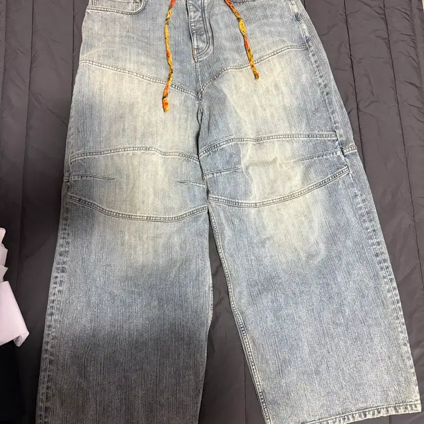 [BUNJANG] Balenciaga George Sank Baggy Denim Pants Light Blue / 발렌시아가 조지 생크 배기 데님 팬츠 라이트블루 S