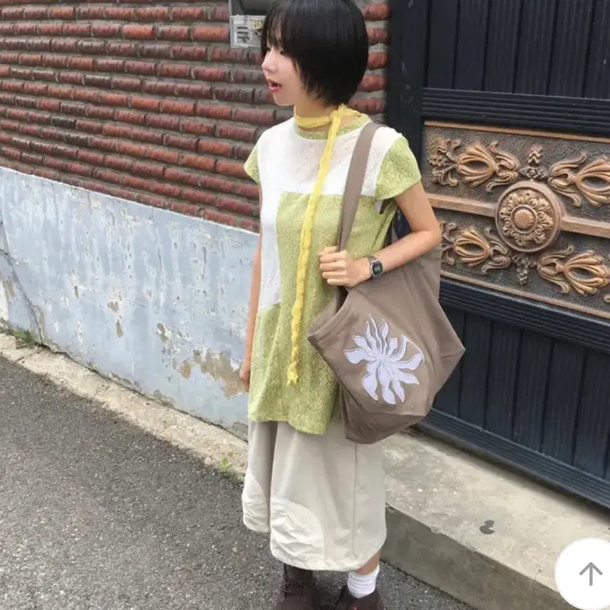 [BUNJANG] Faint Clover Lace Tee Olive / 당일배송) 에이블리 지그재그 희미한 클로버 레이스 티 올리브