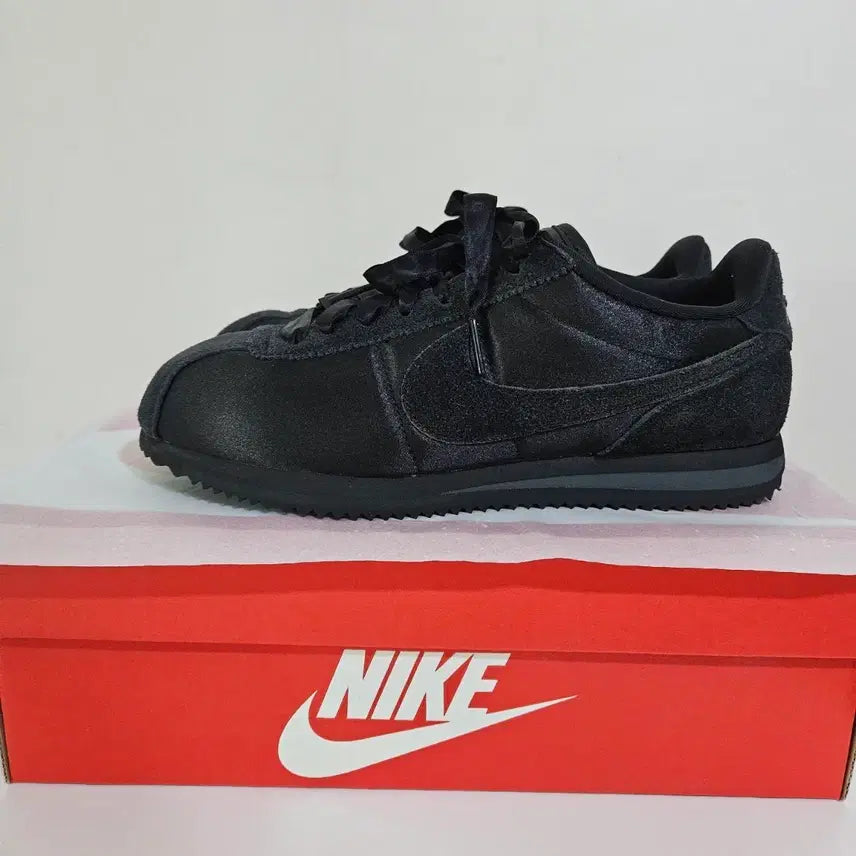 [BUNJANG] Nike Cortez Black Satin Balletcore Women's Sneakers (255) / 여성-255)나이키 코르테즈 블랙 새틴 발레코어 FV5420