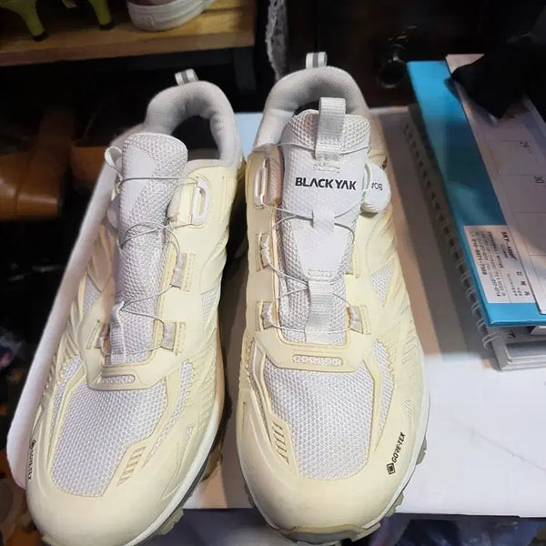 [BUNJANG] Black Yak Gore-Tex Trekking Shoes Beige / 블랙야크 고어텍스 트레킹화 베이지색