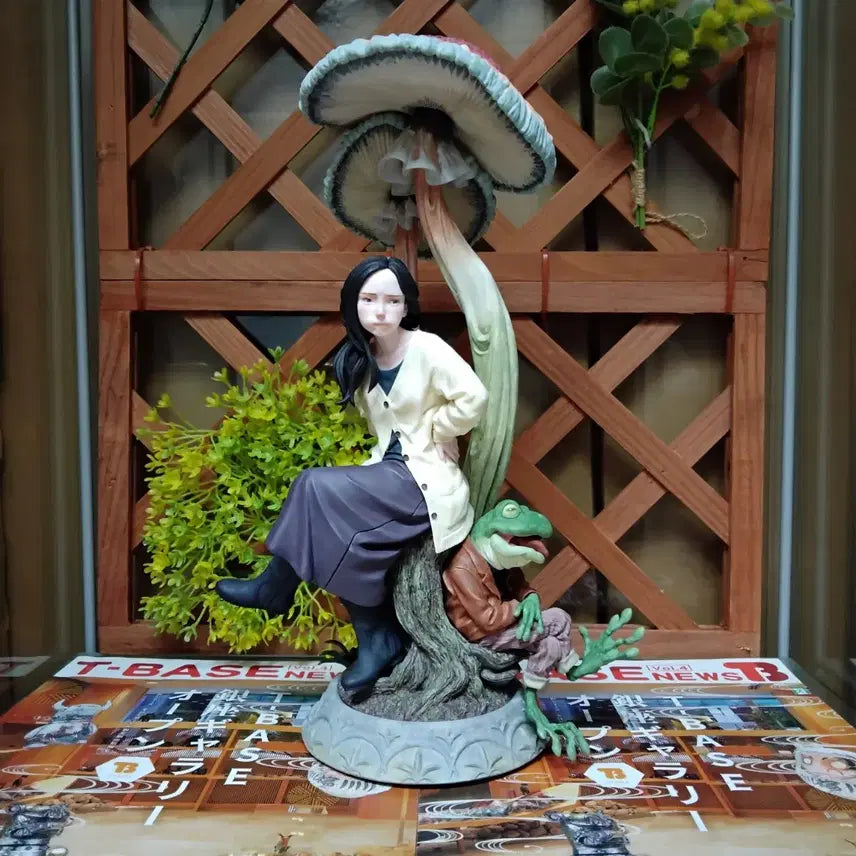 [BUNJANG] Resin Statue Painted Figure - Girl, Mushroom, and Frog (2021 Wonder Festival) / 레진스태추 도색완성품(2021원더패스티벌 제품)