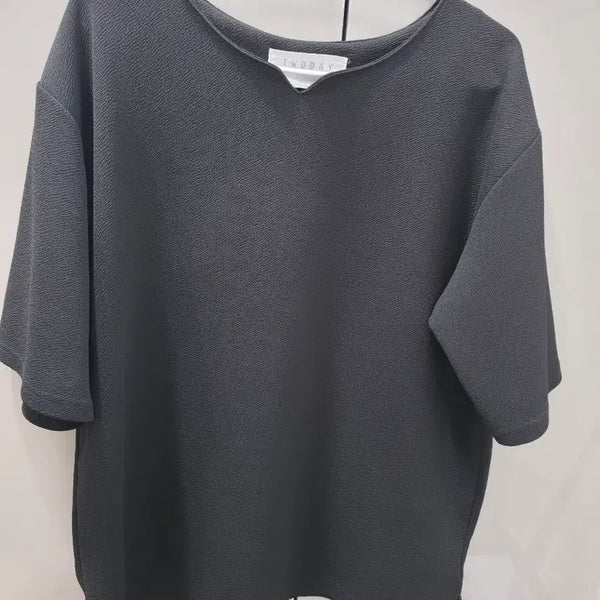 [BUNJANG] Side Slit Neck Blouse T-Shirt / 옆트임 반팔티 엠보 슬릿넥 블라우스 티셔츠
