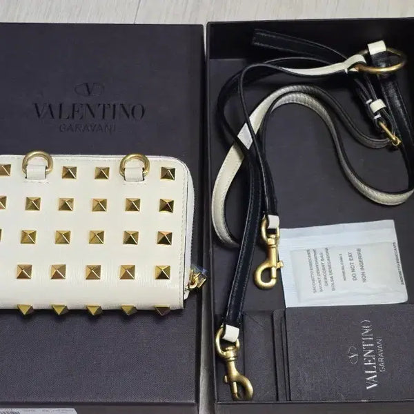 [BUNJANG] Valentino Rockstud Zipper Bifold Wallet Ivory / 발렌티노 락스터드 지퍼 반지갑 아이보리