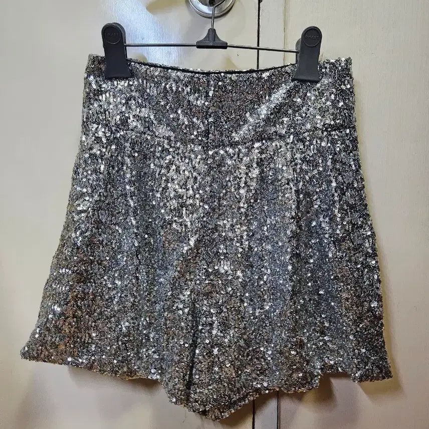 [BUNJANG] Isabel Marant Silver Sequin Shorts (Size 36) / 36사이즈) 이자벨마랑 실버 시퀸 쇼츠 반바지 이자벨 마랑