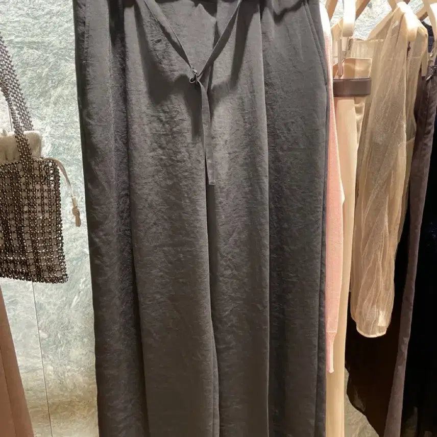 [BUNJANG] Elegant Tailored Slacks with Belt Detail / 정장바지