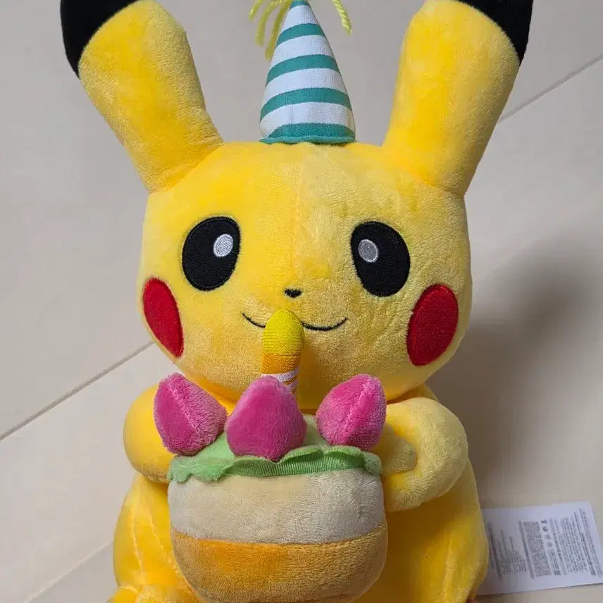 [BUNJANG] Pikachu Birthday Plush Toy (30cm) / 생일축하 피카츄 봉제인형