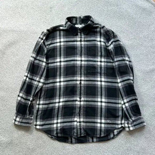 [BUNJANG] Uniqlo x JW Anderson Flannel Long Sleeve Shirt Regular Black / 유니클로 x JW 앤더슨 플란넬 셔츠 롱슬리브 레귤러 블랙 100 l