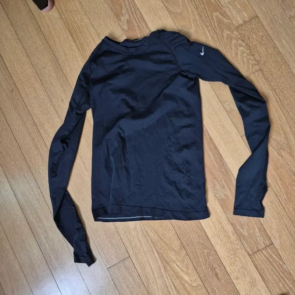 [BUNJANG] Nike Women's Black Long-Sleeve T-Shirt / 나이키 긴팔 티셔츠 블랙
