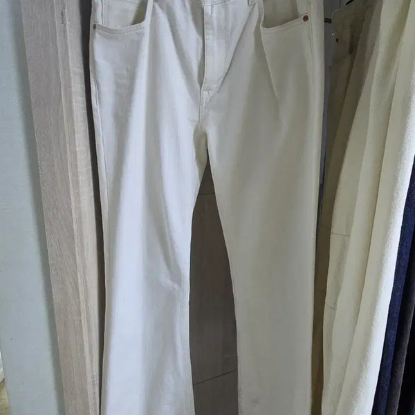 [BUNJANG] Zara x Disney Collaboration Flare Denim Jeans - Ivory / 자라X디즈니 플레어데님 아이보리
