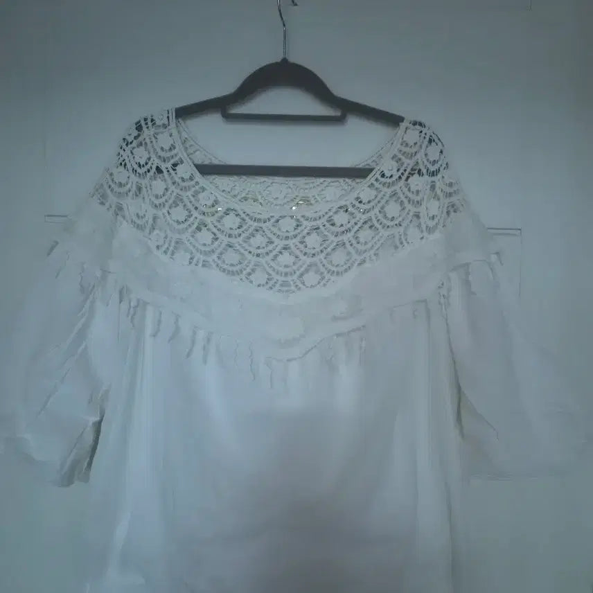 [BUNJANG] AD HOC Lace Frill Blouse White / AD HOC레이스 장식 프릴 블라우스 화이트55-77