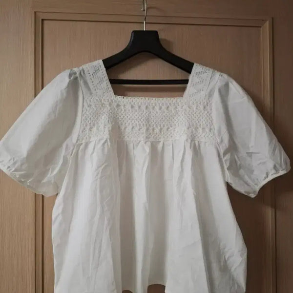 [BUNJANG] Square Neck Frill Blouse / 블라우스(새제품)