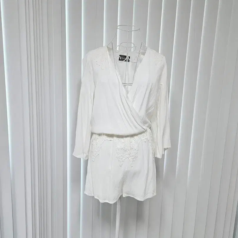 [BUNJANG] Embroidered Rayon Jumpsuit Shorts / Rayon Jumpsuit 자수 레이온 점프수트 쇼츠 원피스