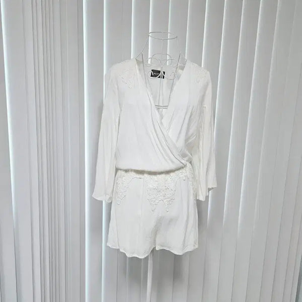 [BUNJANG] Embroidered Rayon Jumpsuit Shorts / Rayon Jumpsuit 자수 레이온 점프수트 쇼츠 원피스