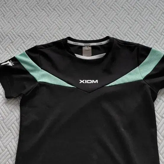 [BUNJANG] Xiom Edge Table Tennis Top (Size S) / 엑시옴 엣지 탁구복 상의 (s)