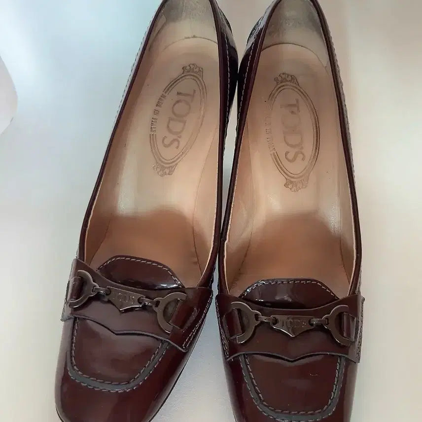 [BUNJANG] Tod's Women's Burgundy Patent Leather Horsebit Pumps / 토즈 여성 버건디 에나멜 구두230