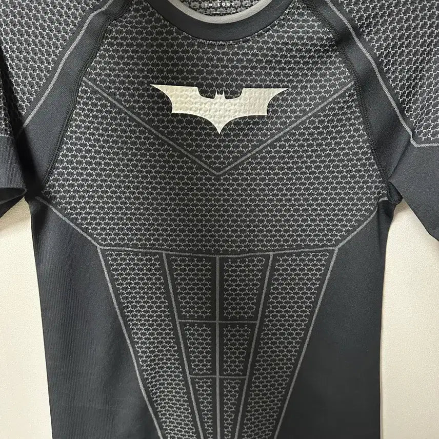 [BUNJANG] Youngla Batman Compression T-Shirt M / Youngla 영엘에이 배트맨 컴프레션 M