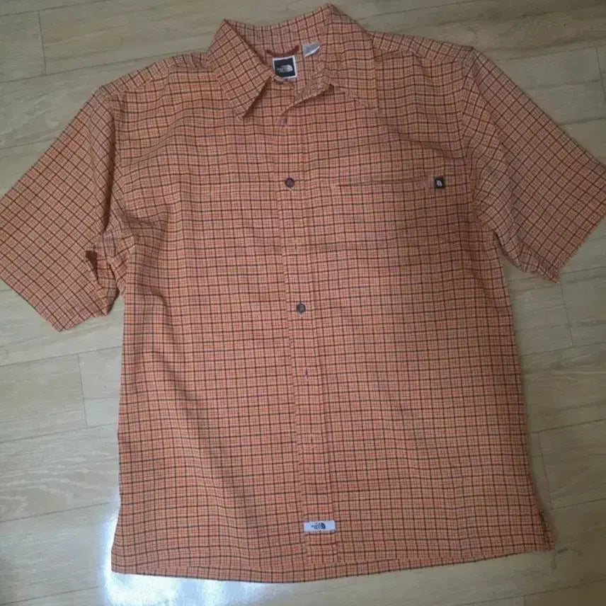 [BUNJANG] The North Face Check Short-Sleeve Shirt Size M (95-100) / 노스페이스(정품)  체크 반팔 셔츠 M  95ㅡ100 . 상태좋아요