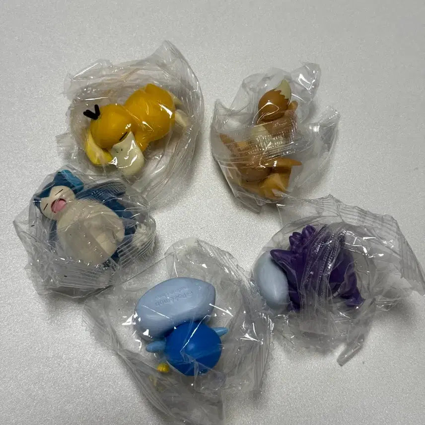 [BUNJANG] Pokemon Monster Ball Figures Exchange (Pikachu, Mew) / CU 포켓몬 몬스터볼 교환