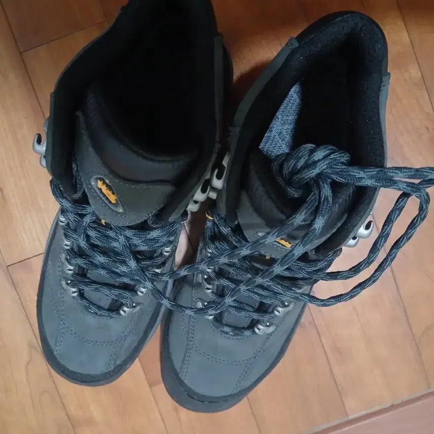 [BUNJANG] K2 Unisex Hiking Boots (New) Size 250 / K2 남녀공용등산화 (새것) 250