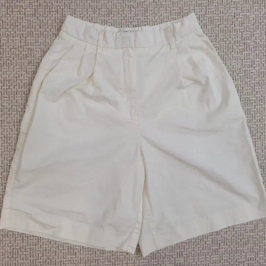 [BUNJANG] Atelier Ivory Pintuck Shorts (Size 26) / 아틀리에 아이보리 핀턱 반바지 (26)