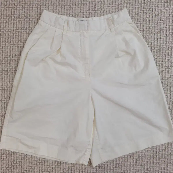 [BUNJANG] Atelier Ivory Pintuck Shorts (Size 26) / 아틀리에 아이보리 핀턱 반바지 (26)