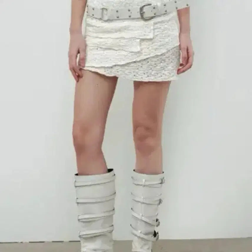[BUNJANG] Seric Wave Frill Skirt - White Lace Punching Eyelet Mini / 세릭 웨이브 프릴 스커트 프릴 미니 펀칭 아일렛 화이트 레이스