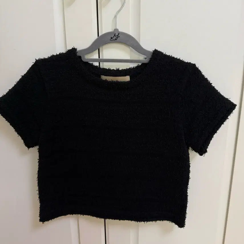 [BUNJANG] Matinkim Boucle Crop Knit Black / 마뗑킴 부클 크롭 니트