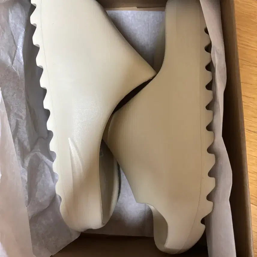 [BUNJANG] Adidas Yeezy Slide Bone 265 / (새상품)아디다스 이지슬라이드 본 265