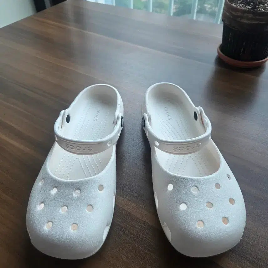 [BUNJANG] Crocs Ballet Flat White W8 / 크록스 발레 플랫 화이트 W8 판매해요