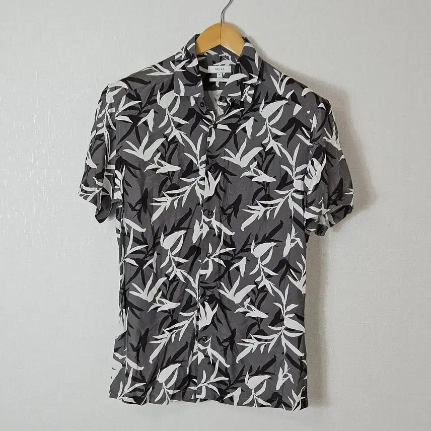 [BUNJANG] REISS Rayon Short Sleeve Hawaiian Shirt / REISS 리스 레이온 반팔셔츠 하와이안 S 95 (백화점 정품)