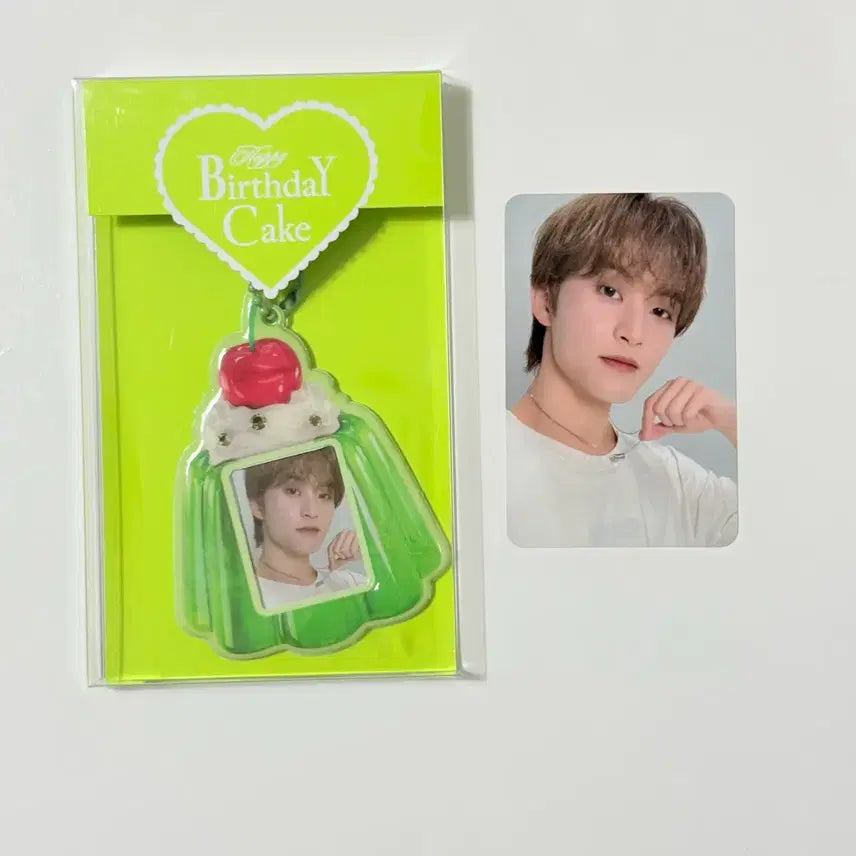 [BUNJANG] NCT Mark 2025 Birthday Cake Photocard Holder Set / 엔시티 마크 2025 생일 케이크 키링 포카있음