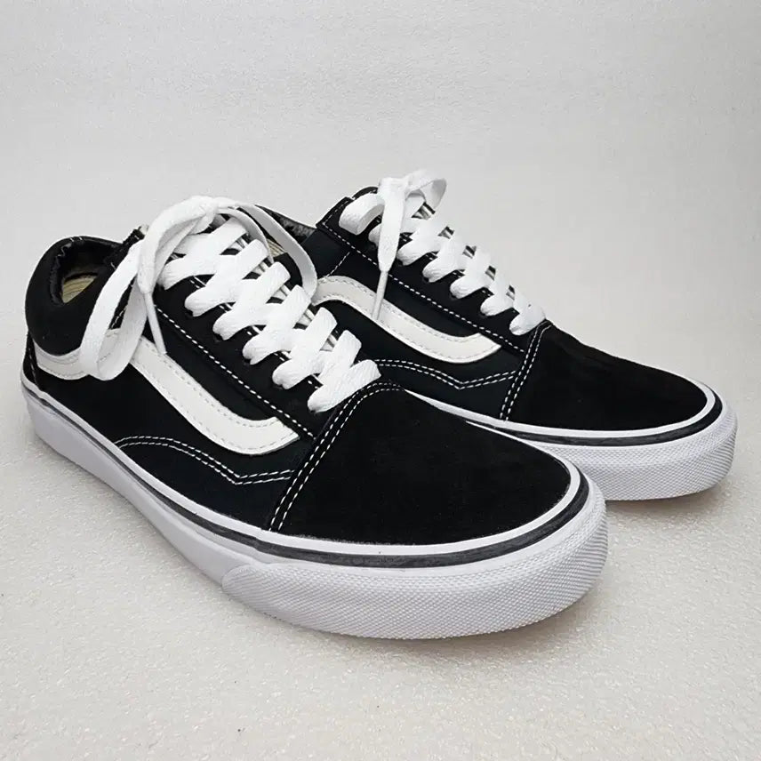 [BUNJANG] Vans Old Skool Unisex Sneakers (255mm) / 반스 올드스쿨 남녀공용 운동화 (255mm)