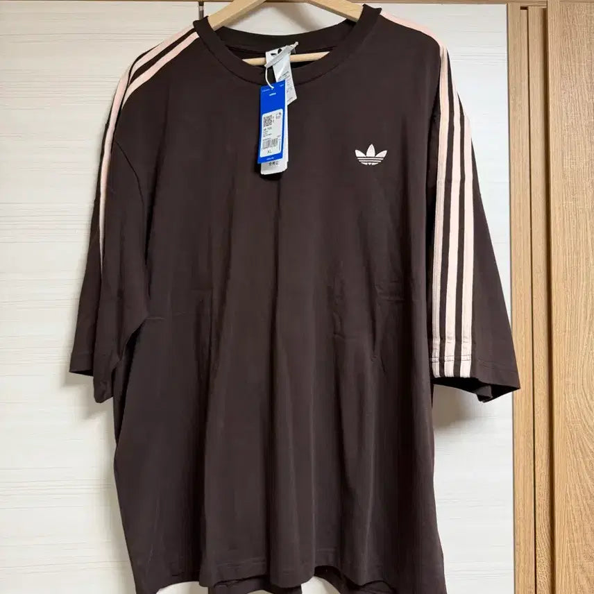 [BUNJANG] Adidas Originals 3-Stripes Short Sleeve T-Shirt Brown KG6333 / 아디다스 오리지널 3S 반팔 티셔츠 라운드넥 브라운 KG6333