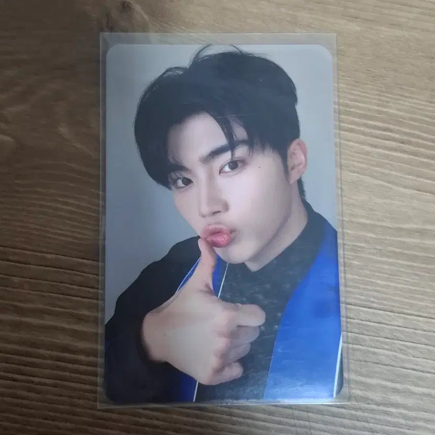 [BUNJANG] ZEROBASEONE Park Gunwook "Re-glow" Thumbs Up Version Photocard / 제베원 제로베이스원 박건욱 리플로우 따봉버전 양도합니다