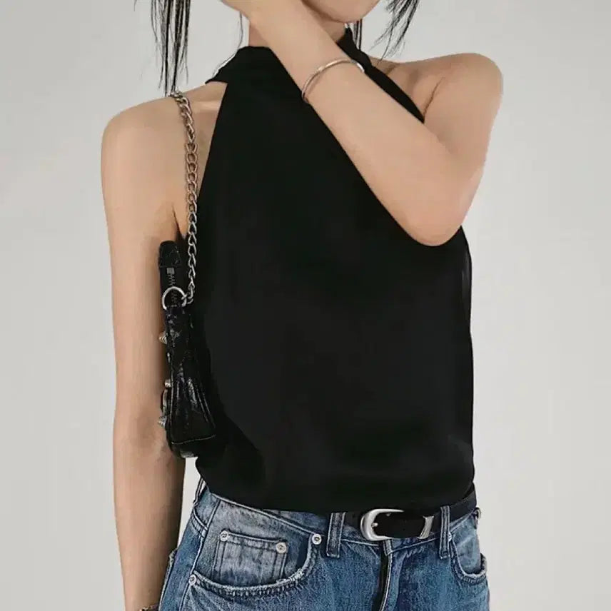 [BUNJANG] Chicwin Satin Scarf Loose Fit Halterneck Sleeveless Blouse / 시크윈_샤틴 스카프 루즈핏 홀터넥 나시 블라우스