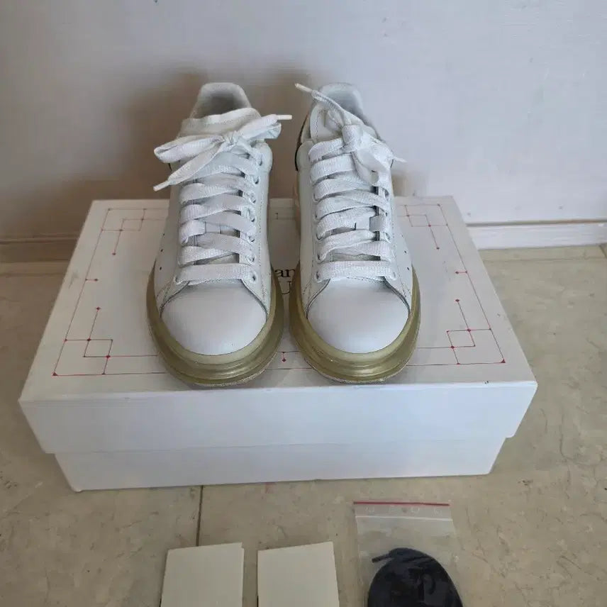 [BUNJANG] Alexander McQueen Oversized Sneaker (Size 38) / 알렉산더 맥퀸 오버솔 정품 38사이즈