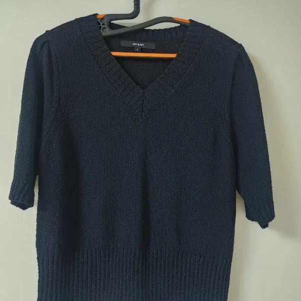 [BUNJANG] ON&ON V-Neck Knit Sweater Size 55 / 온앤온 브이넥 니트 55싸이즈