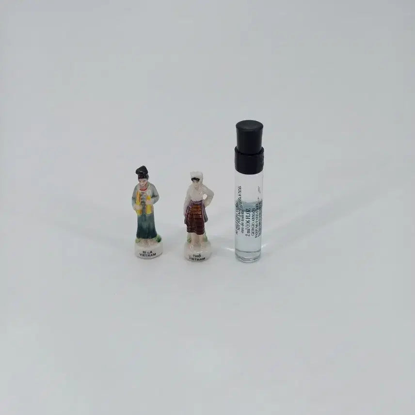 [BUNJANG] Traditional Vietnamese Costume Ceramic Figurine (Set of 2) / 베트남 전통의상 세라믹 도자기 추청 귀여운 미니 인형 2종 피규어 개당