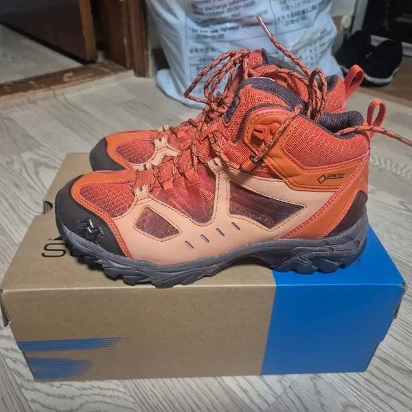 [BUNJANG] Kolon Sport Gore-Tex Hiking Boots (240mm) / 코오롱스포츠 등산화 고어텍스  240