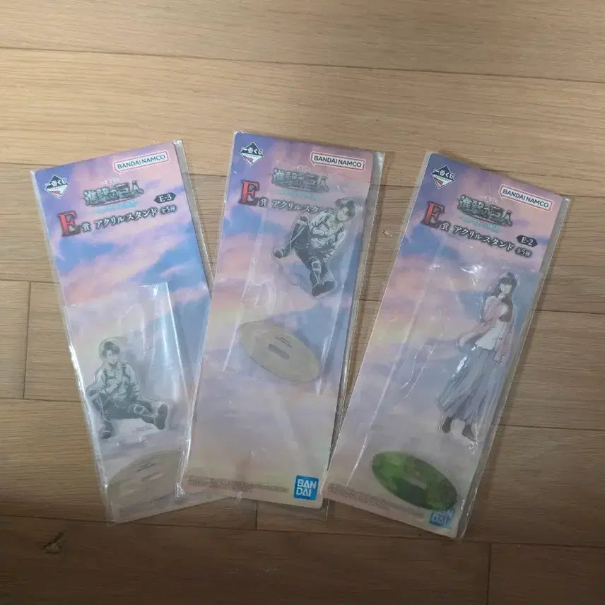 [BUNJANG] Attack on Titan Levi & Mikasa Acrylic Stand Bundle (Sealed) / 미개봉) 진격의거인 e상 리바이, 미카사 아크릴스탠드 일괄