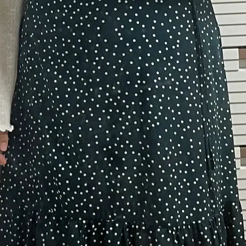 [BUNJANG] Adjustable Strap Long Wrap V-Neck Dress for Resort Outings and Dates / 초록 원피스 롱 랩 브이넥 휴양지 나들이 데이트
