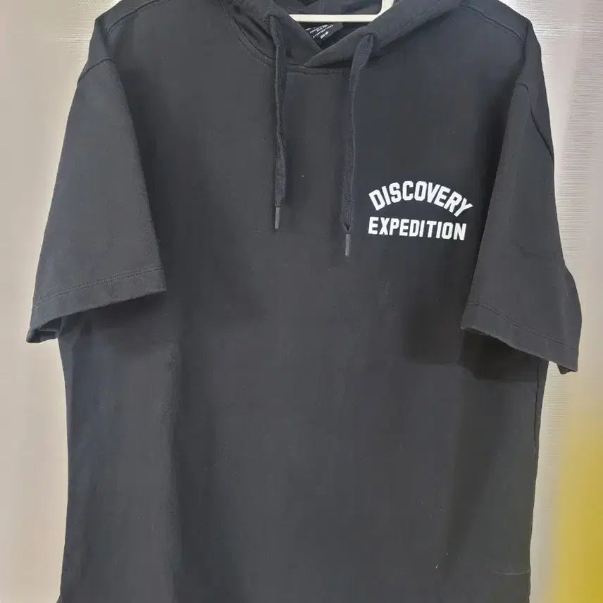 [BUNJANG] Discovery Expedition Black Half-Sleeve Hoodie (Size 95) / 디스커버리 익스페디션 반팔 후드티 블랙 95 새상품급