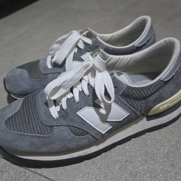 [BUNJANG] New Balance 990v1 Grey White Sneakers / 뉴발란스990 v1그레이 화이트