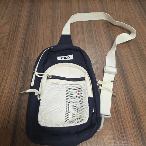 [BUNJANG] Fila Cross Body Bag Unisex / 필라 크로스  바디백  상태 깨끗합니다 남녀공용